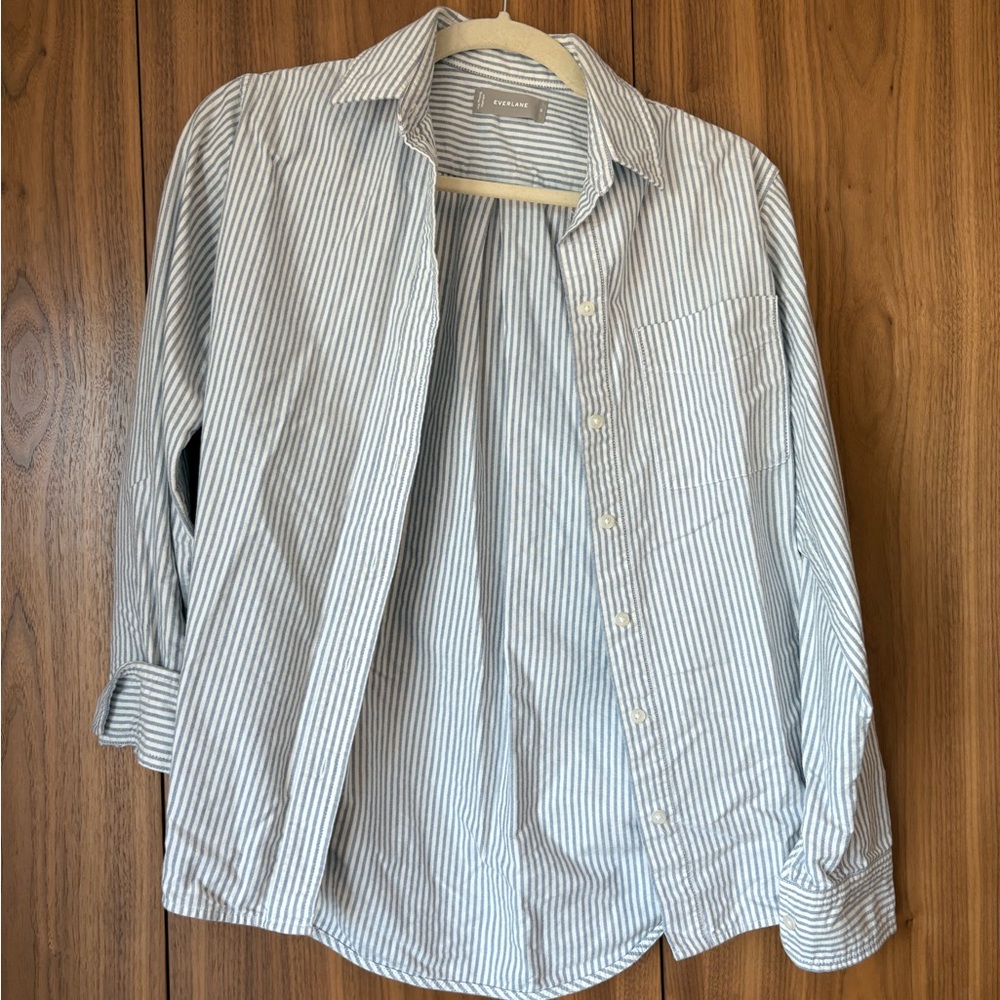 Everlane Classic Blue and White Button Down Shirt
